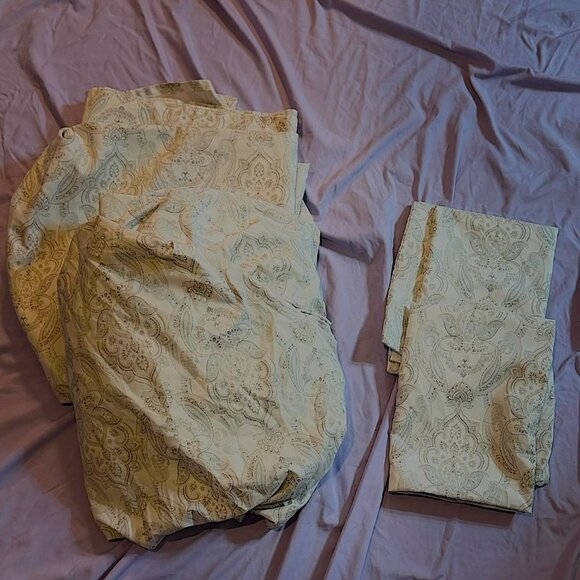 King Size Bed Sheet Set (1 Fitted, 1 Flat, 2 Pillowcases) - Picture 2 of 5